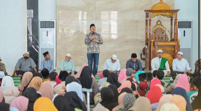BKM Masjid Agung Al-Abror Padang Sidempuan Santuni Anak Yatim dan Fakir Miskin