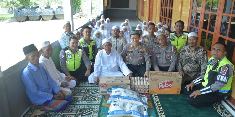 Ramadhan Berkah, Polres Tapsel Baksos Ke Panti Jompo