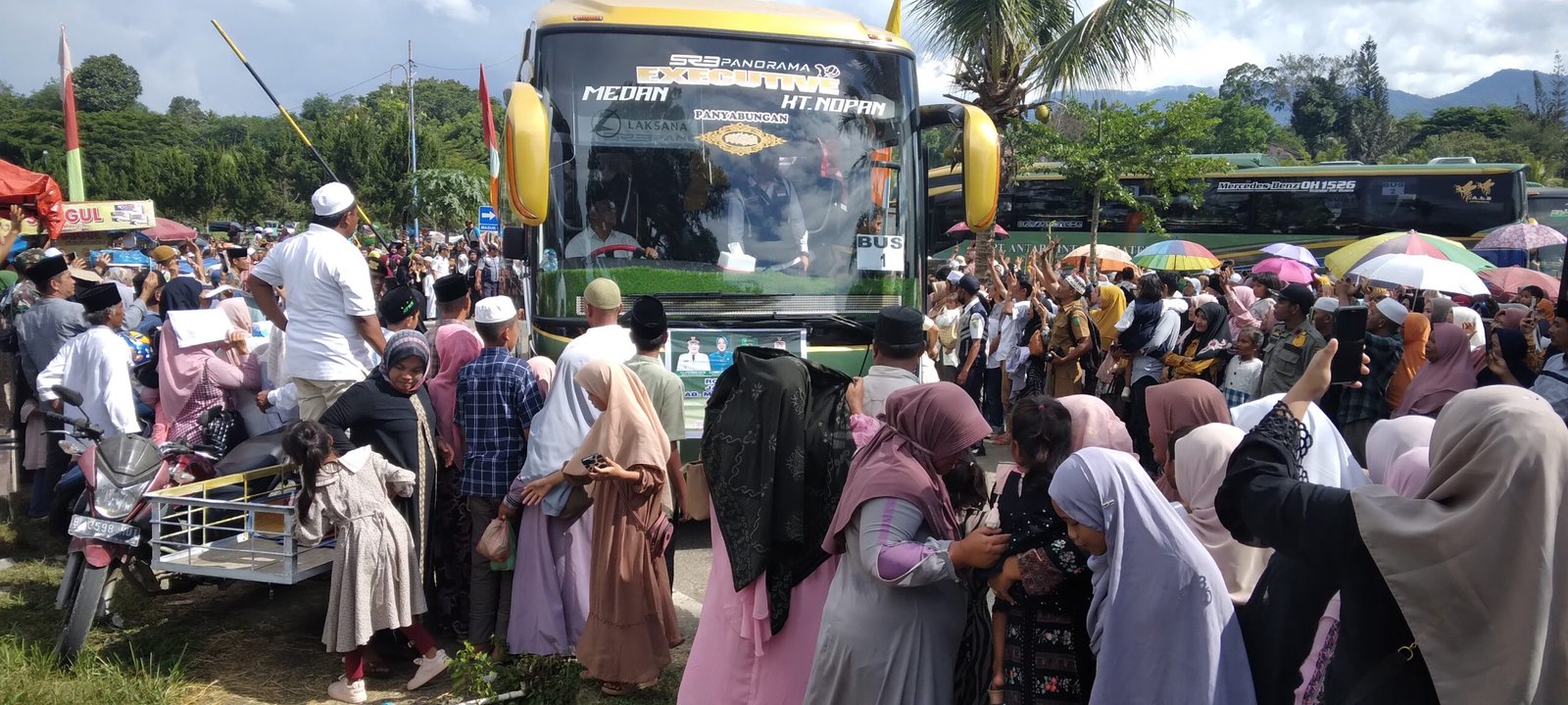 Wakil Bupati dan Ka.Kemenag Madina Berangkatkan Calon Haji Dari Mesjid Nur Ala Nur