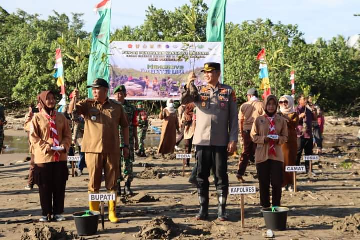 Kunker Ke – Pantai Barat, Kapolres Madina Kunjingi Anggota Polisi Pengamanan Demo di PT.RPR