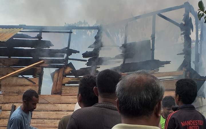 Breaking News, Rumah Anak Yatim di Sihepeng Induk Kec.Siabu Terbakar