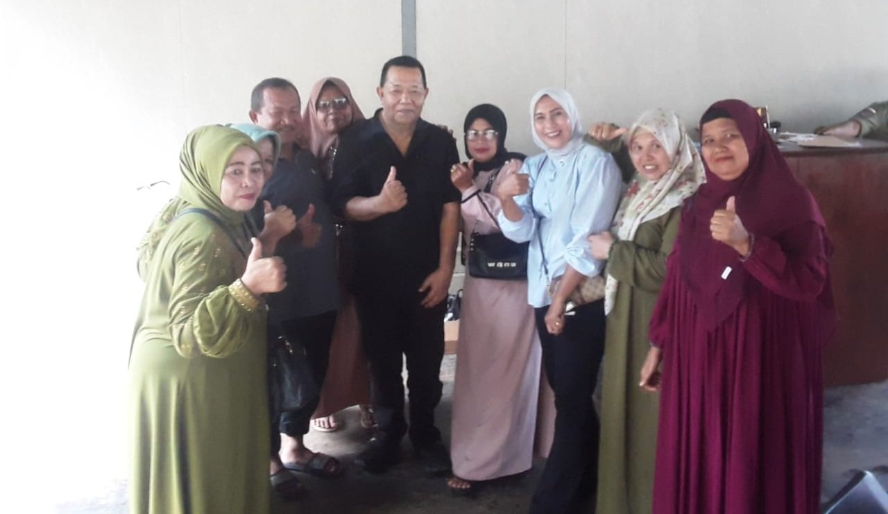 Drs.H.Dahlan Hasan Nasution dan Keluarga di Objek Wisata Sampuraga