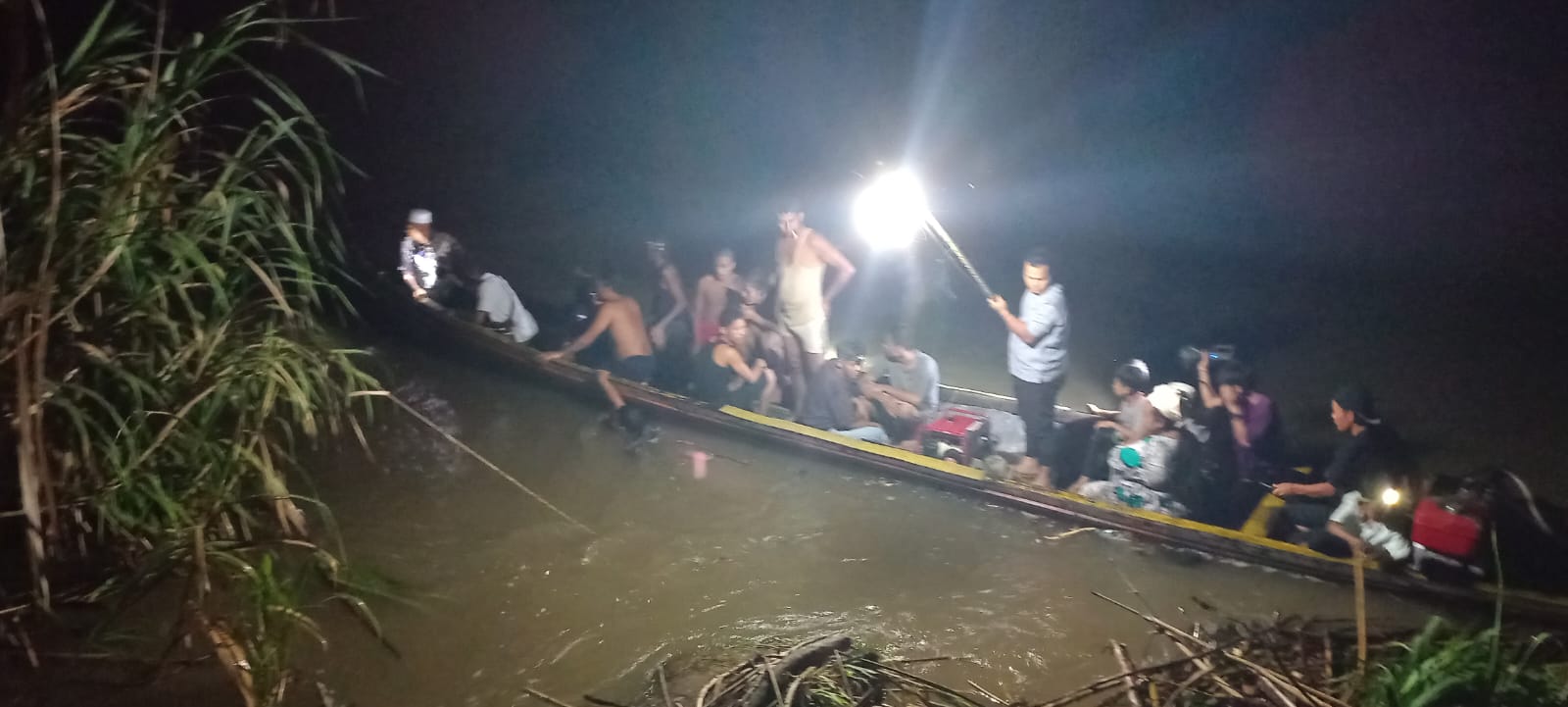 Breaking News, Warga Muara Batang Angkola ” Hanyut ” di Aek Batang Gadis