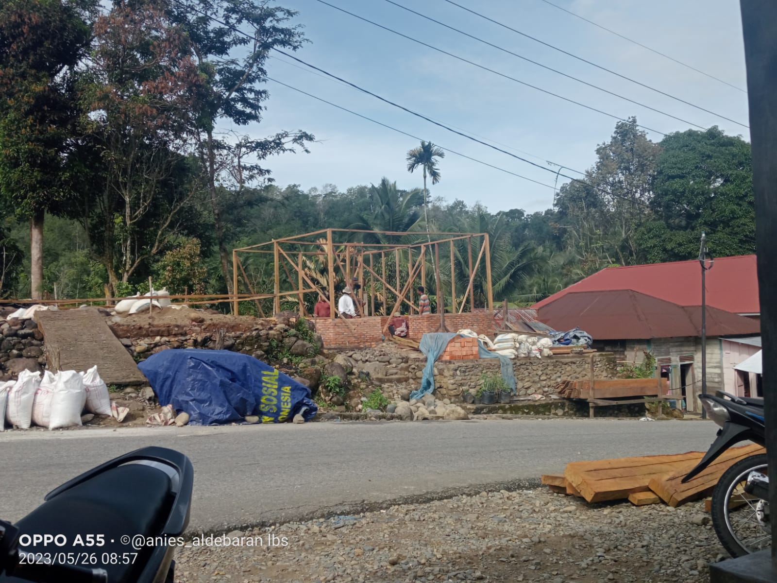 Rumah Korban Kebakaran di Desa Tombang Kaluang Dibangun Secara Gotong Royong