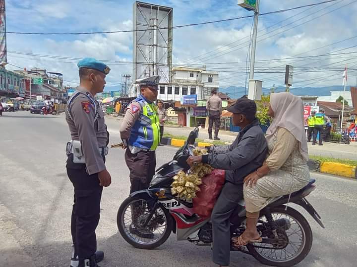 Sekitar Ops Patuh Toba 2023, Polres Madina Himbau dan Berikan Edukasi Kepada Pengendara