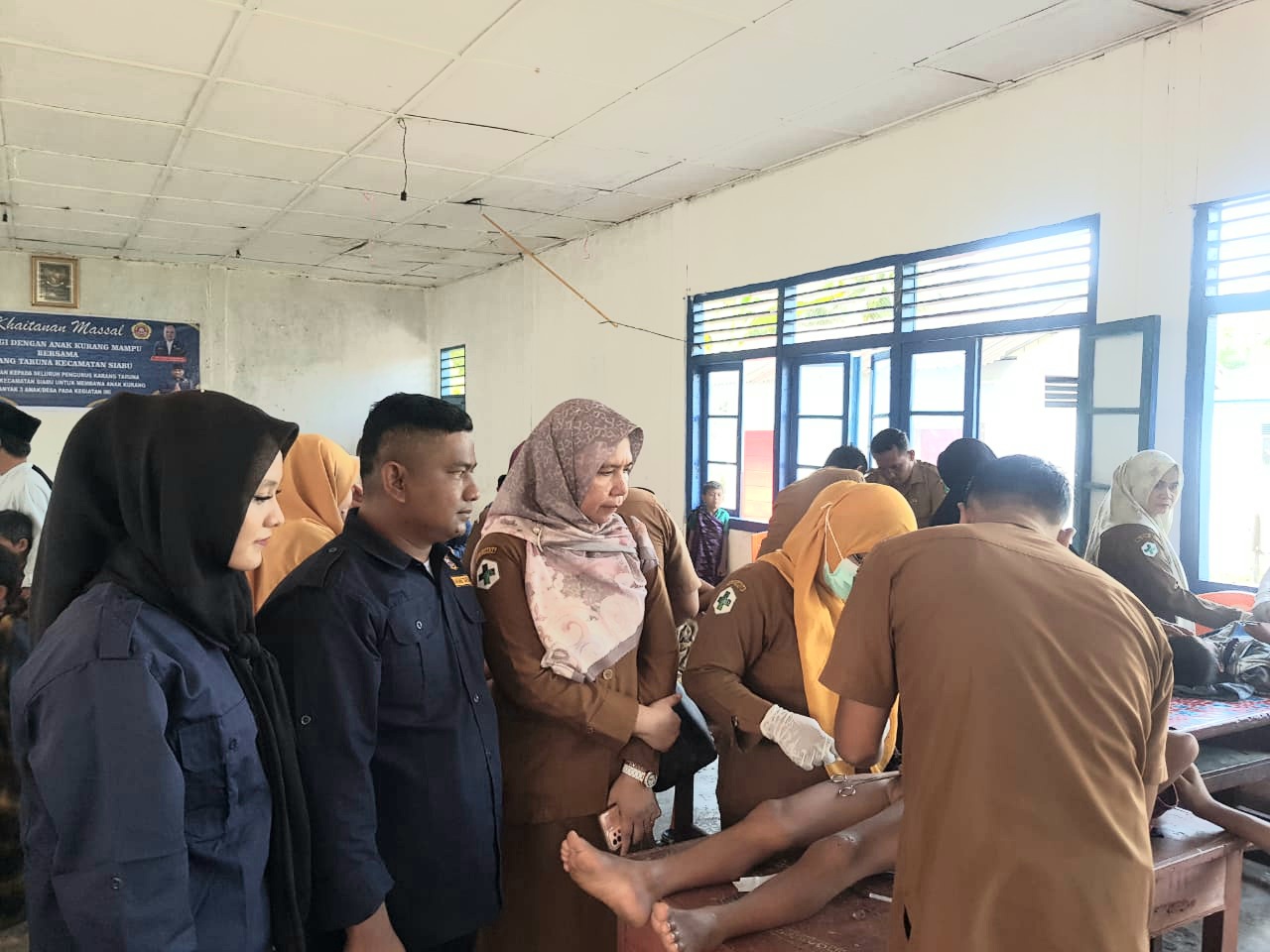 Karang Taruna Peduli, Puluhan Anak di Kec.Siabu Disunat Gratis