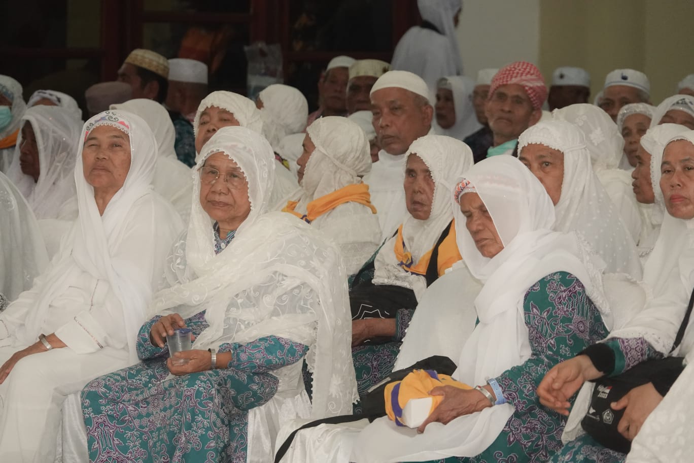 Jamaah Haji Kloter 21 Disambut Bupati Paluta di Mesjid Raya Gunungtua