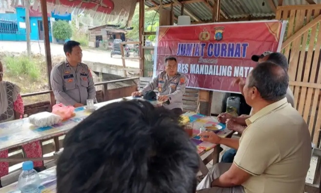 Kasat Binmas Polres Madina Pimpin Jumat Curhat di Desa Panggorengan