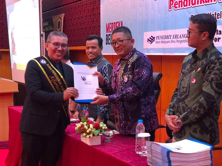 Siap Transformasikan Pendidikan, Wali Kota Padang Kukuhkan 103 Guru Penggerak