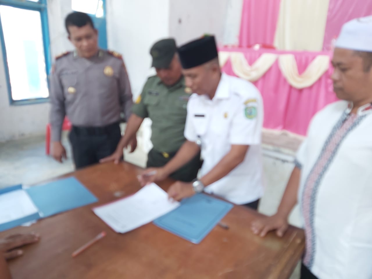 Kapolsek Linggabayu Hadir di Deklarasi Damai dan Fakta Integritas Pilkades Serentak Tahun 2023 di Kec. Rantobaek