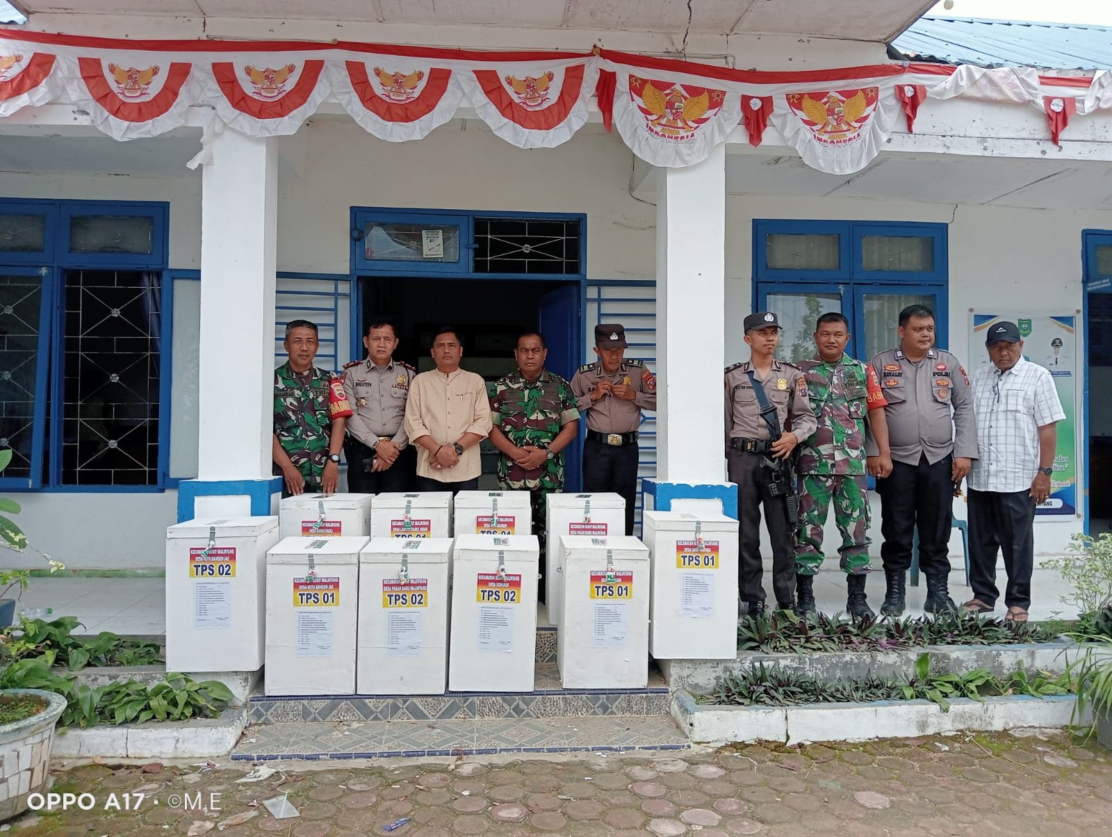 Camat dan TNI – Polri Terima Logistik Pilkades Dari Kadis PMD Mandailing Natal