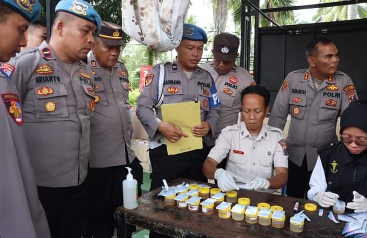 Tindak Lanjut Program Kapolda Sumut, Polres Madina Laksanakan Tes Urine