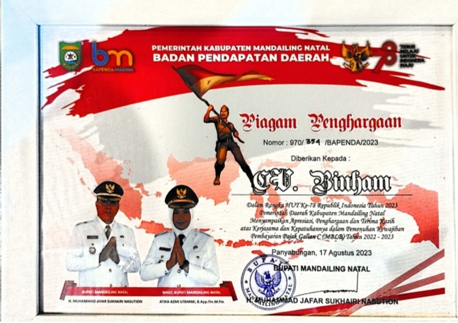 Taat Bayar Pajak, CV.Bin Ham Terima Penghargaan dari Bupati Madina