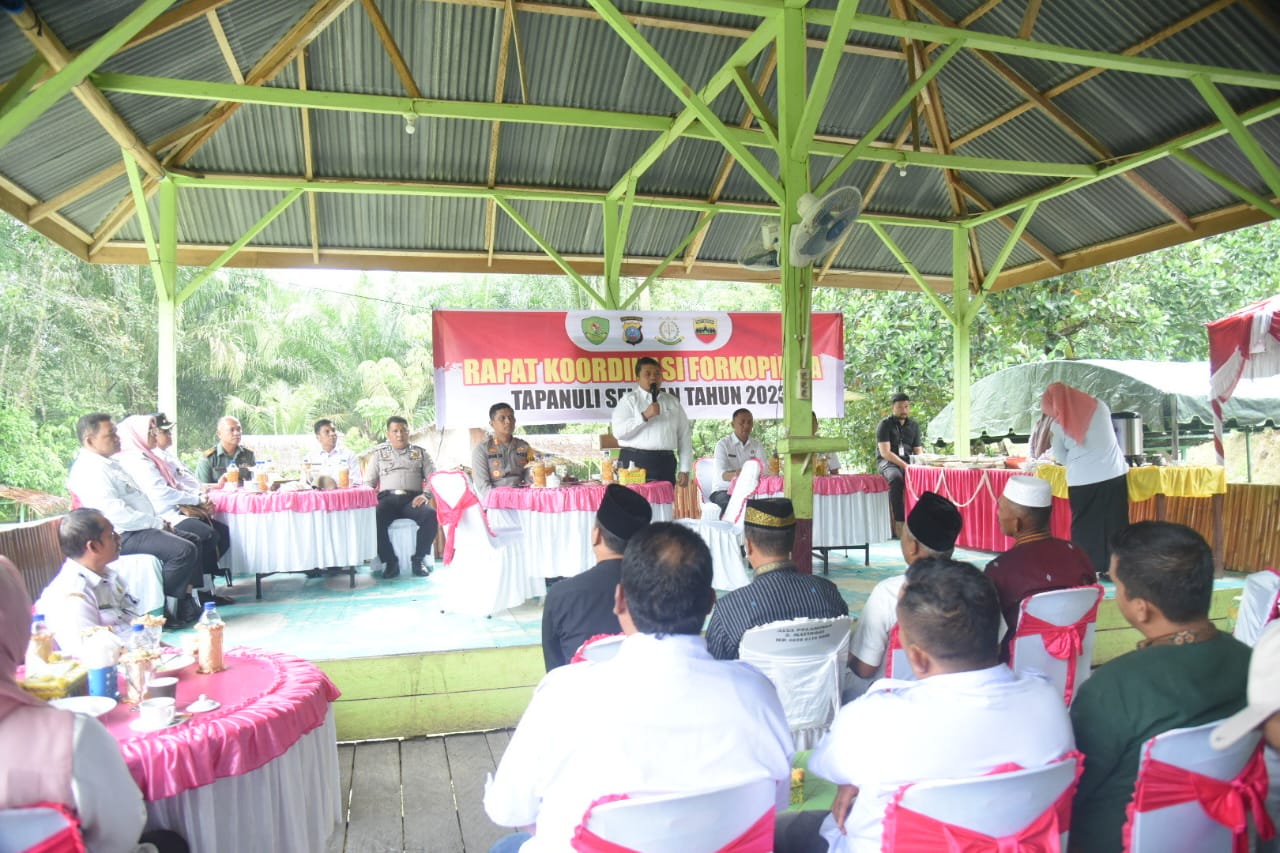 Rajut Keakraban, Forkopimda Tapsel Adakan “Rap Mangopi”