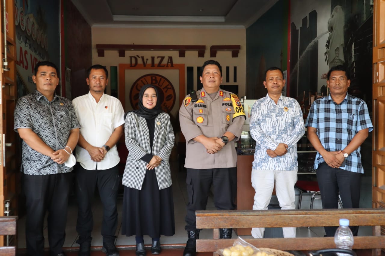 Di Gubuk Kopi Sibuhuan, Kapolres Pertemuan Dengan Ketua Komisioner Bawaslu