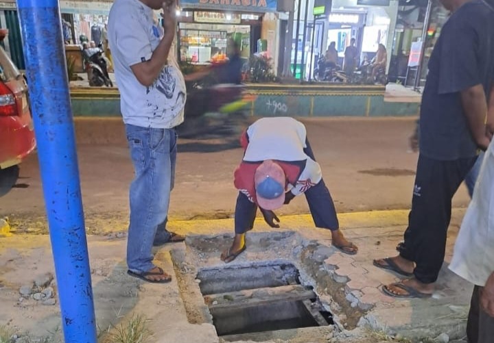 Warga Masuk Lobang,PT.Jakon Harus Tanggung Jawab