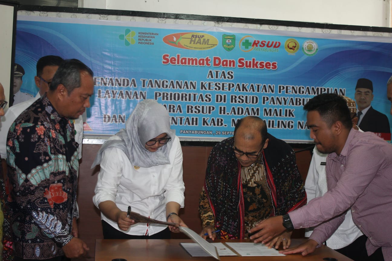 Wabup Madina Sambut Dir.RS.H.Adam Malik Medan di RSUD Panyabungan