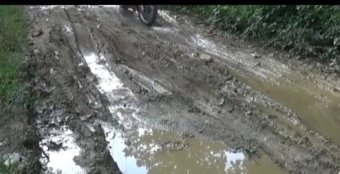 Jalan Ke – Desa Aek Mata Kec.Panyabungan Memprihatinkan