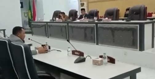 Sekwan ” Bungkam “, 31 Anggota DPRD Madina Kompak Bolos