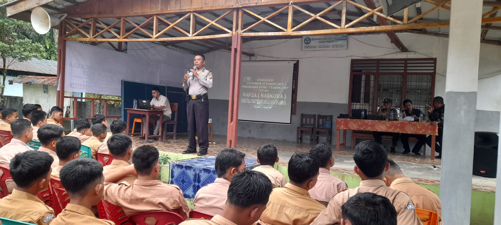 Di SMAN 1, Polsek Batang Natal Sosialisasikan Dampak Narkoba dan Judi