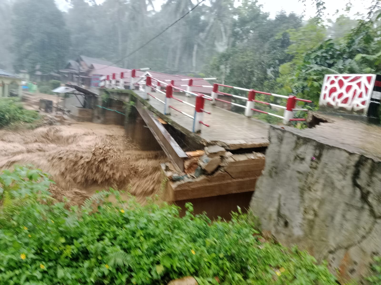 Breaking News, Desa Aek Baru Julu Kec.Batang Natal Dilanda Banjir