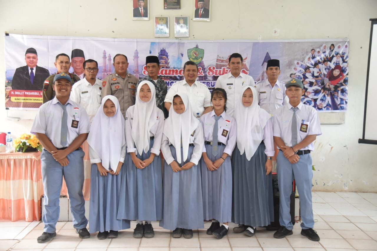 Bupati Tapsel Ajak Pelajar Bijaksana Bermedia Sosial