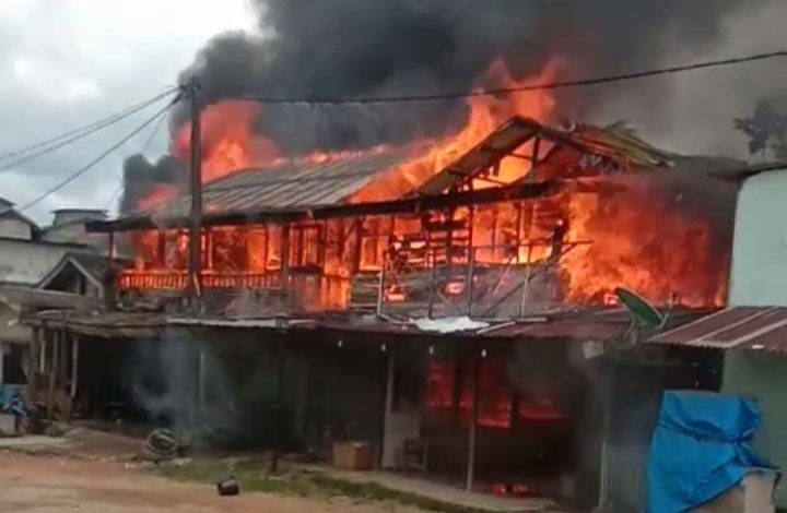 Breaking News, 12 Unit Rumah di Desa Wonosari Kec.Sinunukan Terbakar