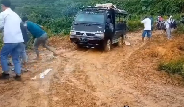 Warga 6 Desa di Kec.Linggabayu Minta Jalan Diaspal (1)