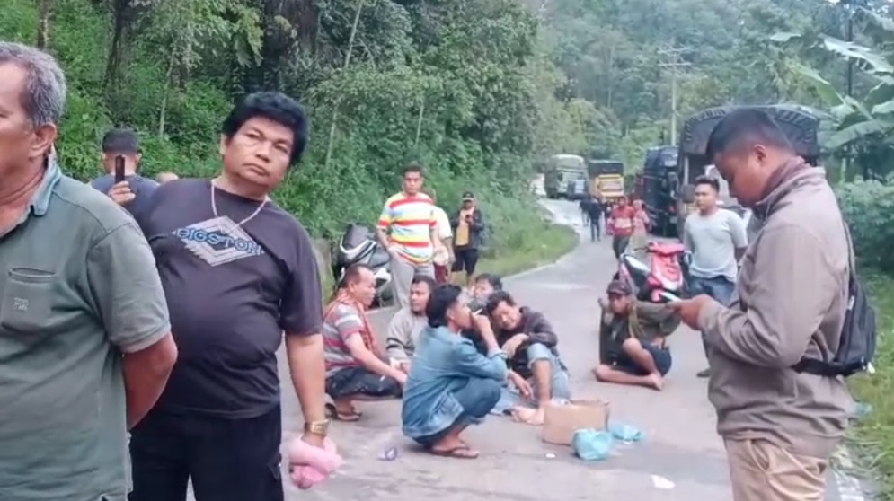 Longsor di Desa Muaramais, Hubungan Lalin Panyabungan – Kotanopan Masih Terhambat