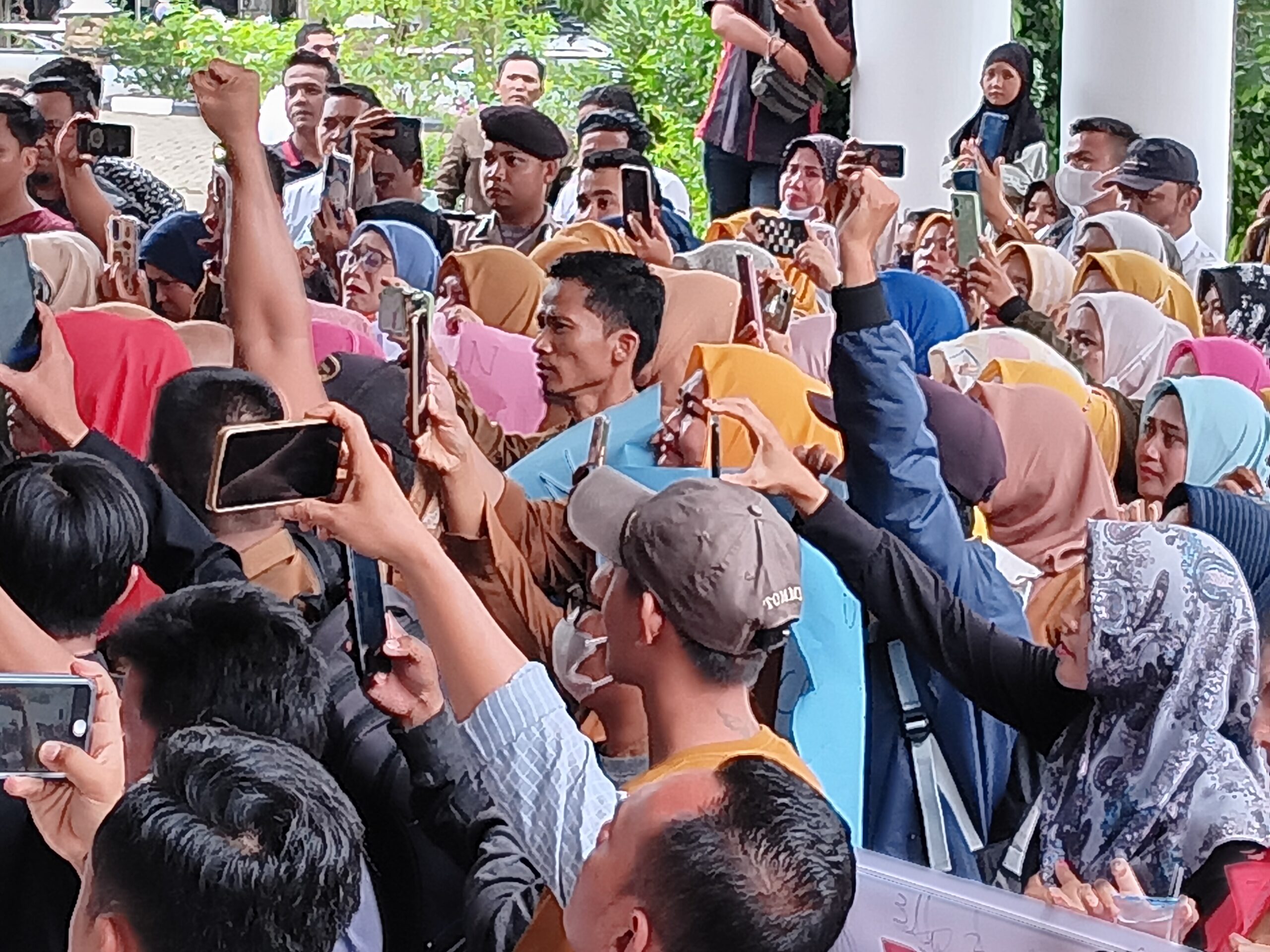 Guru ” Menangis ” 12 Tahun Mengabdi Mendidik Anak Bangsa Tidak Dihargai (1)