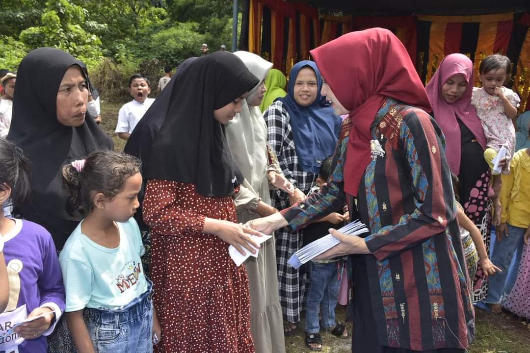 Ketua TP. PKK Madina Hadiri Syukuran Atas Hasil Panen Masyarakat Tangga Bosi