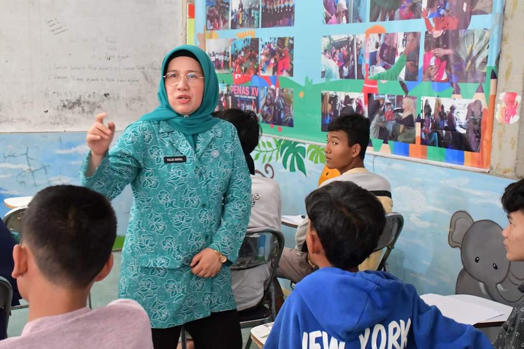 Tinjau Kelas Paket, PKK Pusat Berdialog Dengan Siswa