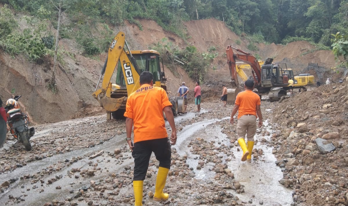 5 Alat Berat Diturunkan, Panyabungan – Muarasoma Belum Terlewati