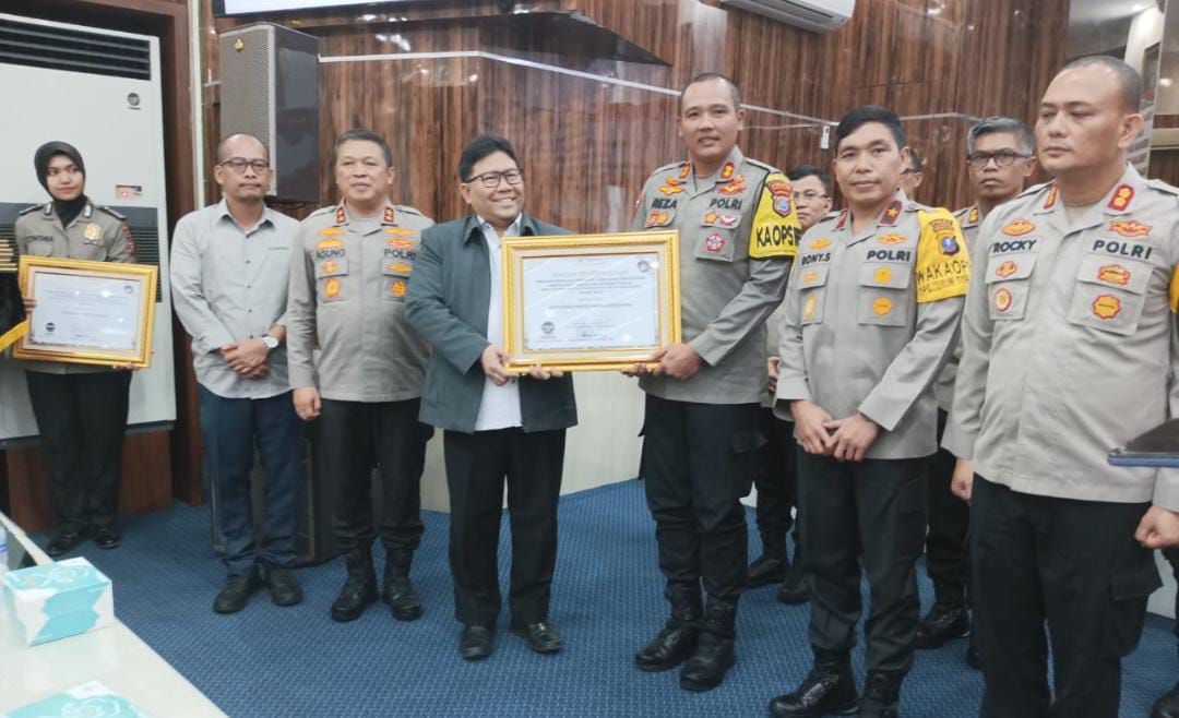 Kapolres Madina AKBP.HM.Reza Chairul Akbar Siddiq.S.IK.SH.MH Terima Penghargaan Dari Ombusman RI
