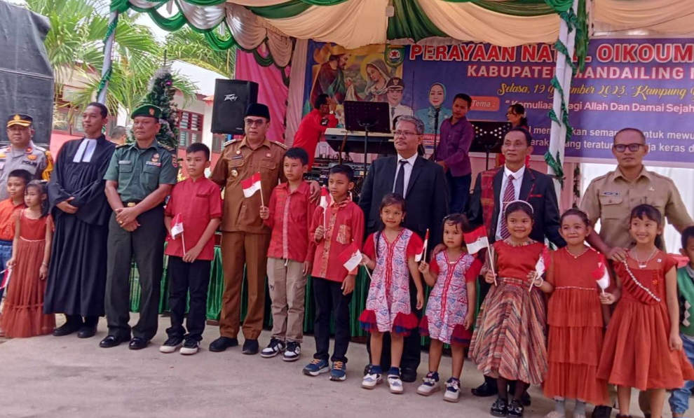 Bupati Madina Hadiri Perayaan Natal Oikumene Tahun 2023 di Desa Kampung Baru