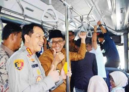 Di Tangan Hendri Septa – Ekos Albar, Padang Terasa Lapang Berkat Trans Padang