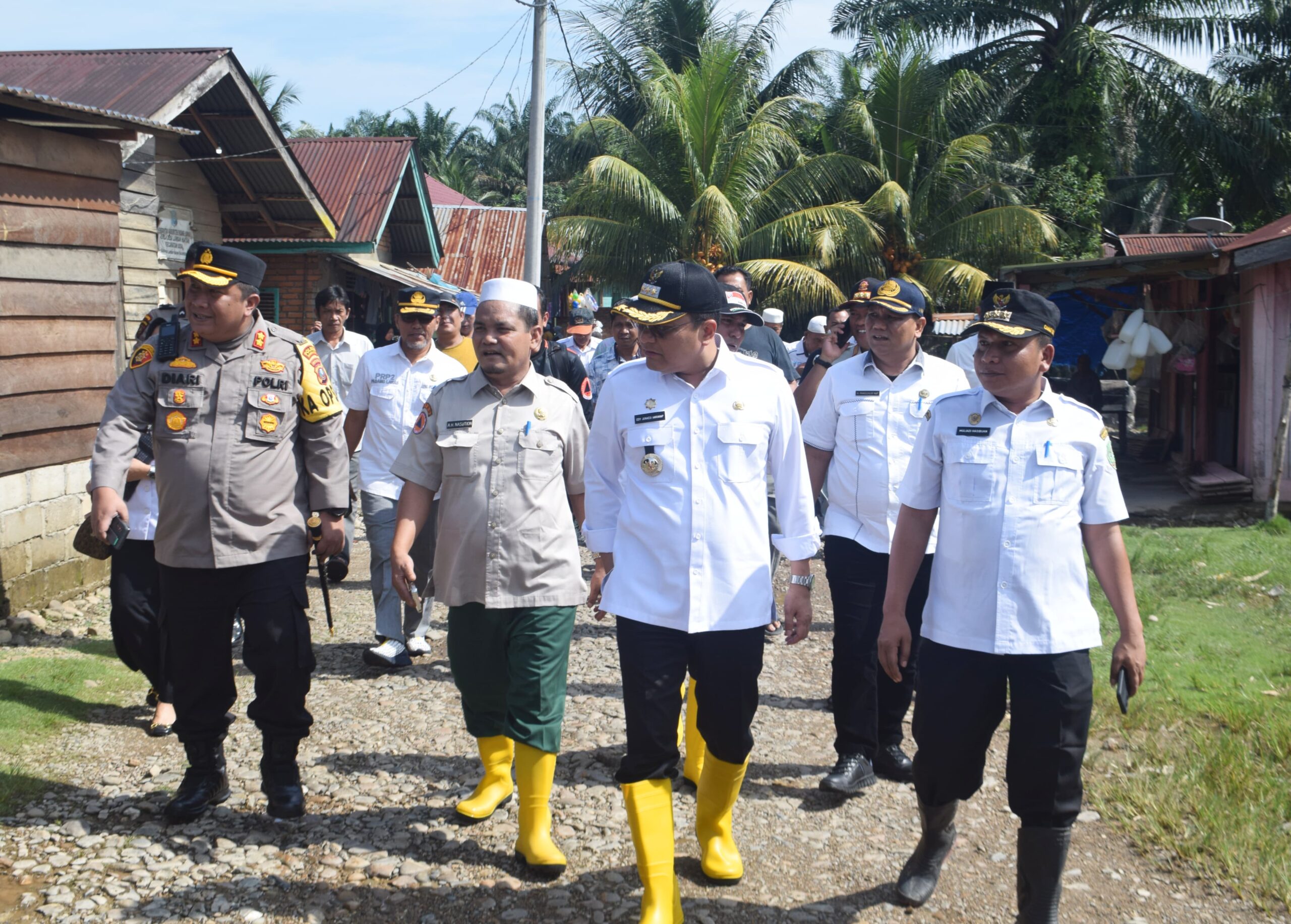 Pj.Bupati Palas Tinjau Lokasi Banjir di Kec. Sosa