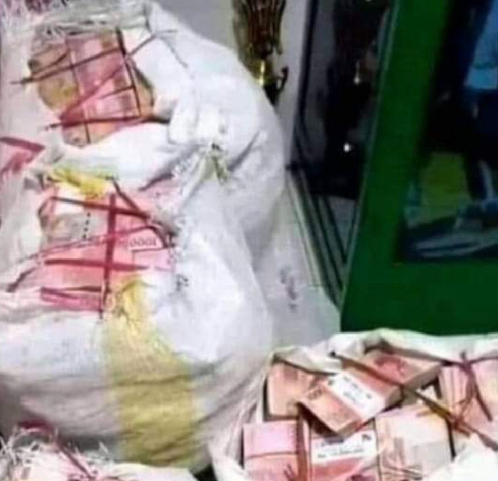 “Strategi Usang Bawa Uang Berkarung-karung”