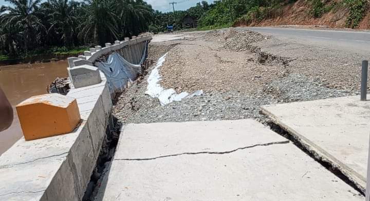 LSM Surati Kementerian PUPR dan KPK RI Tentang  Proyek BBPJN Sumut di Kec.Natal Yang Amburadul