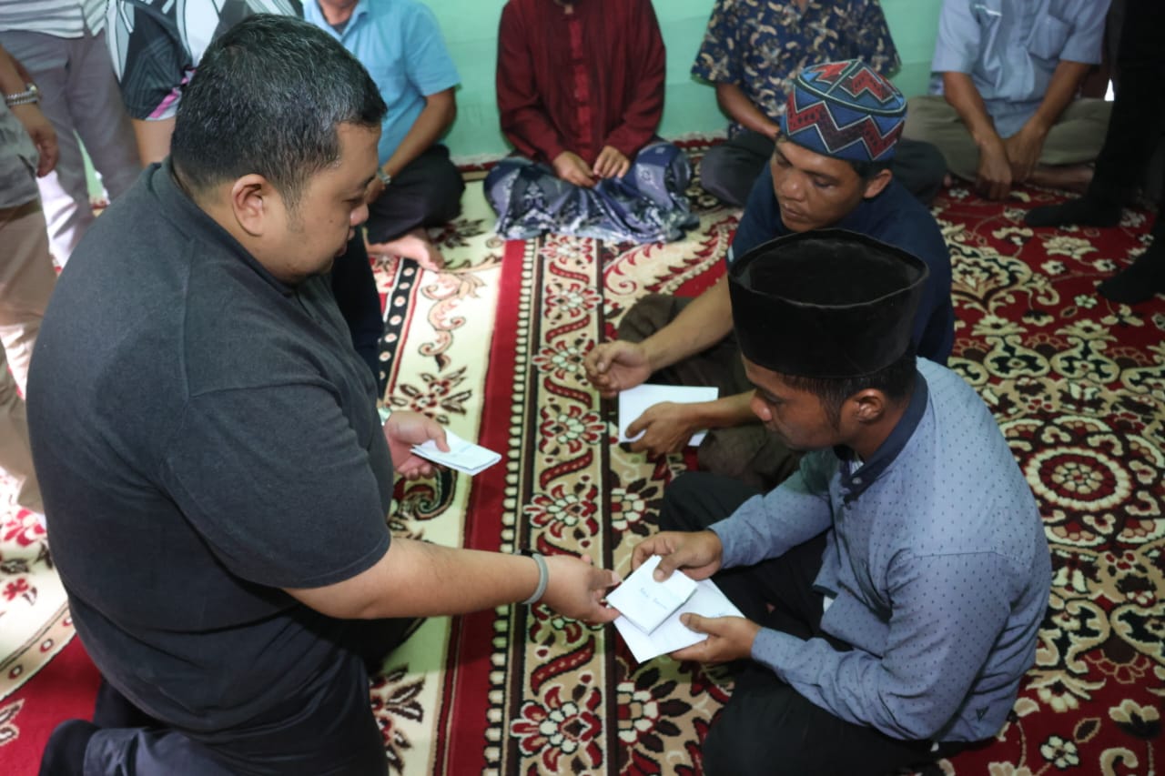 Korban Hanyut di Aek Badak Jae Dibantu Bupati Tapsel