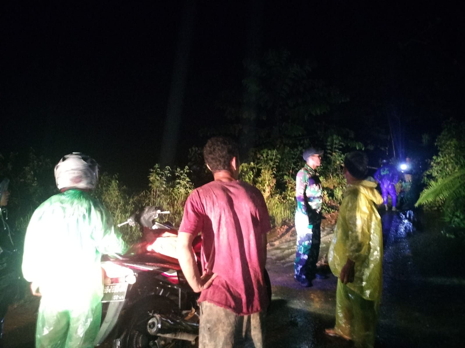 Longsor di Rantobi, Akses Jalan Panyabungan – Natal Terganggu