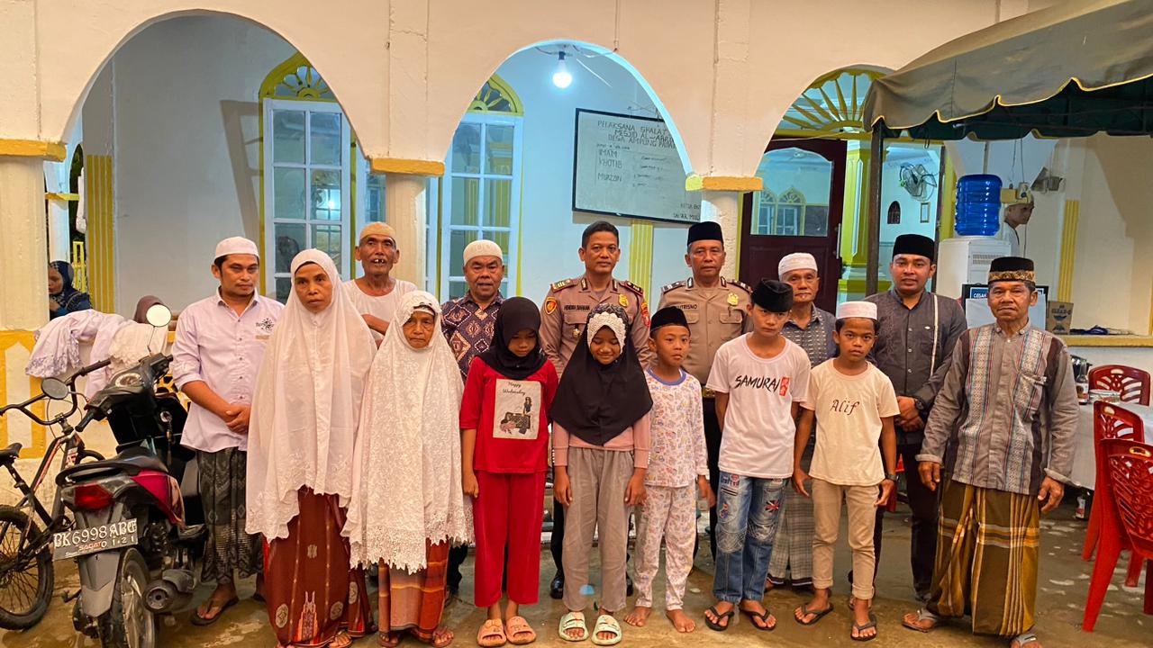 Ramadhan Berbagi Ala Polsek Batang Natal