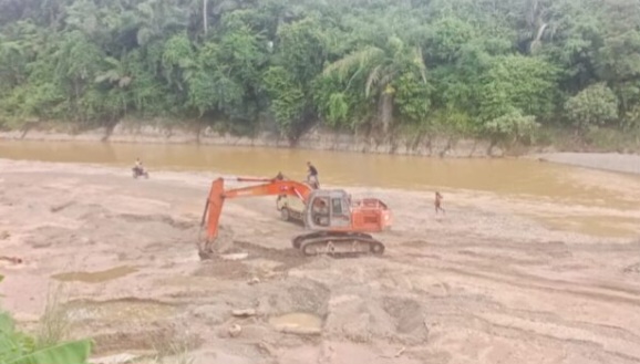 Negara Rugi, Lingkungan Rusak ” Tangkap ” Pengusaha Galian C Illegal di Kec.Linggabayu