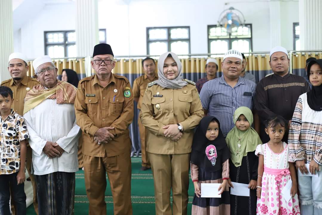 Pemkab Madina Santuni Anak Yatim