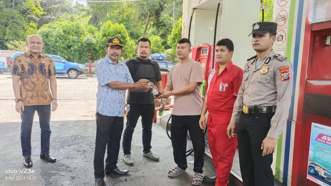 Polres dan Dinas Perdagangan Madina Cek Kualitas BBM di SPBU