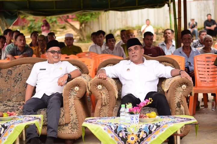 Di Desa Aek Banir, Bupati Madina Sosialisasikan Pembangunan Jalan Aek Godang – Tambangan