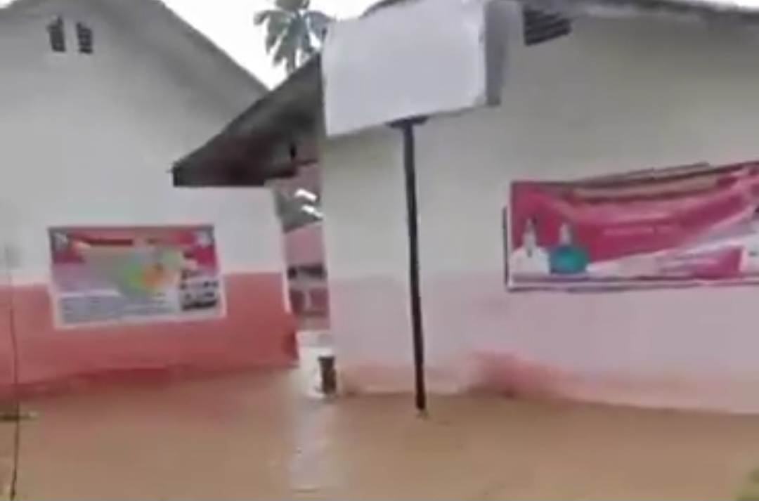 Hujan Turun, Siswa dan Guru Jantungan, SD Negeri 018 Lumban Pinasa Langganan Banjir