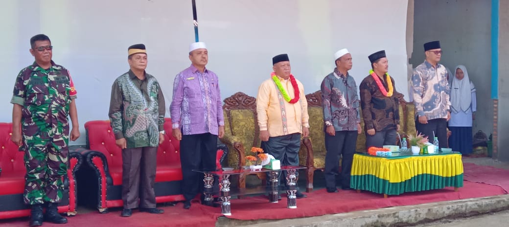 Dengan Linangan Airmata, 83 Siswa MTsN 1 Mandailing Natal Dilepas Kepala Sekolah