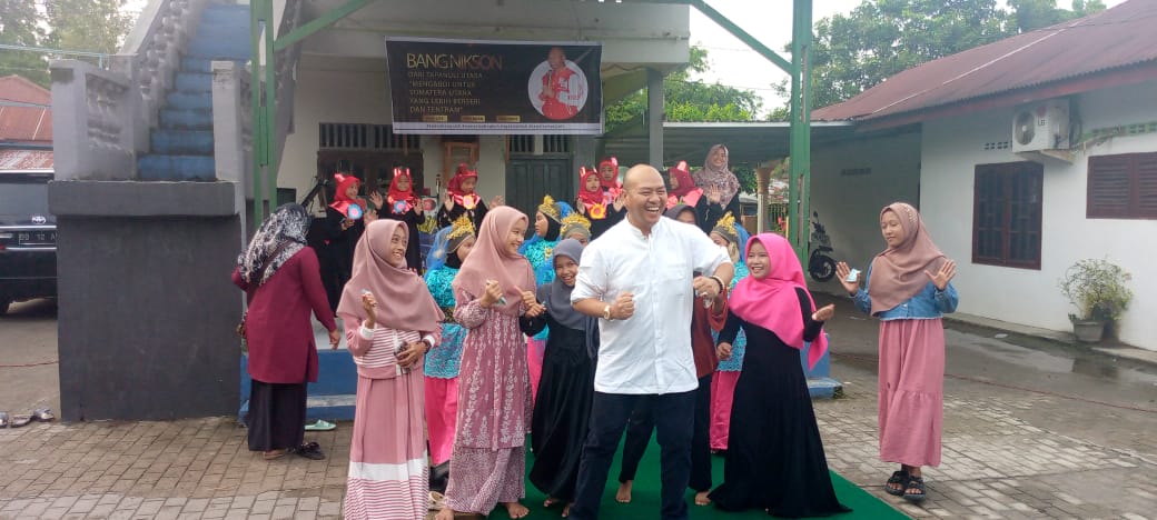 Nikson Nababan Sambangi Warga Langkat, Dipuji Berhasil Pimpin Taput