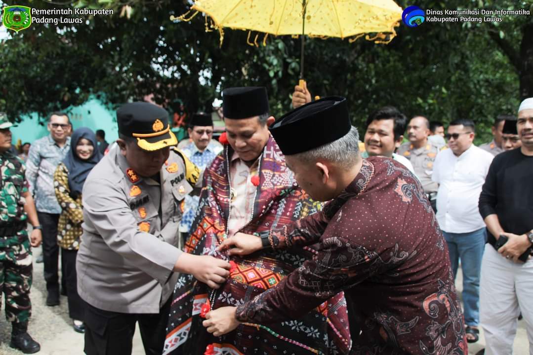 Sebagai Penghormatan, Pj.Bupati Padang Lawas Disambut Dengan Upah – Upah